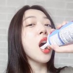 [댓글부탁해] 설리 입에 생크림넣고 뭐하는거임?