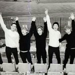 [EXO] 내일도 <b>힘내자</b>