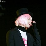 나 이렇게 <b>머리</b>기르고 이렇게 <b>염색</b>하고