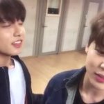 [방탄소년단] 박지민 가사 볼려고 <b>곁눈질</b>