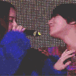 [EXO] 절친 마누라한테 뽀뽀하는 <b>태민</b>