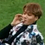 [EXO] 보는눈이 있었을텐데 <b>담배</b>를 피다니