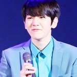 [백현] 백현이 ㄹㅇ 에리아빠<b>미소</b>아니냐?