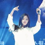 女아이돌들의 여리여리 <b>셔츠</b> 핏