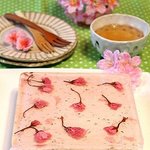 벚꽃 <b>동동</b> 띄운 음료와 간식들