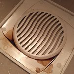 아파트 화장실 환풍구 담배냄새. 사진좀봐주세요.