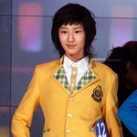 [EXO] 퀴즈 2. 사진 속의 모델의 <b>허리둘레</b>는?