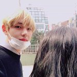 [방탄소년단] 여자치고 <b>두상</b>이 넘 크지않아...?