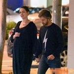 <b>득남</b>한 앤 해서웨이