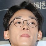 야 얘 <b>이날</b> 사진 있어?