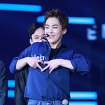 [시우민] 팬들 심장 <b>가격</b>한 하트장인 시우민은 얼굴을 보여줘라