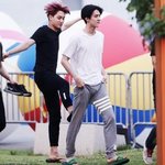 [EXO] 애들 바지 드러나는사진있는엘<b>판들</b>있어?