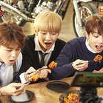 [방탄소년단] 치킨박스도 <b>전단지</b>도 굿즈야