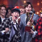 블락비 1위의 기쁨.jpg