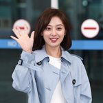 어제 공개 된 김지원 첫 공항패션, 넘나 아름답지 말입니다