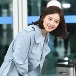 태양의 <b>후예</b> 김지원, 군복 아닌 하늘색 트렌치코트 차림~! 여신...