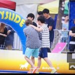 [EXO] 과거<b>여행</b> 이 짤이 다리굵기차이 갑이네