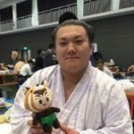 [시우민] 시우민 인형 들고있는 일본 <b>스모</b>심판분이래