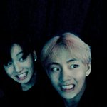 [방탄소년단] 올라온사진궁예하고있는데