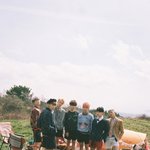 [방탄소년단] 왜 <b>호석</b>이 혼자 뒤돌아있냐