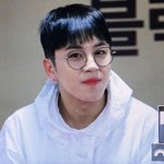 흰피부.. 붉은 <b>입술</b>..