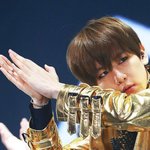 [EXO] 여기서 눈더크고 얼굴선 더 <b>샤프</b>하면