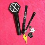 [EXO] 이 상황에 암<b>미</b>들 비공개 굿즈 우리 <b>싱</b>포유 네임택 디자인...