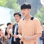 여자들 사이에서 <b>난리</b> 난 유아인