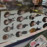 [EXO] ㅅㅂ나 <b>책상</b>에 솜김 스티커붙혀놨었는데
