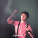 [EXO] 경수 그 신의<b>후예</b>인가 그양화 찍더니 군인돼가고있음