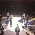 [시우민] 웅녀들아 시우민 <b>무릎</b>꿇은거 봐.