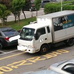 [방탄소년단] 나지금 베란다에서 택배아저씨보고있다