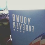 [방탄소년단] <b>오오</b> 포스터 글씨 빛나는 것 같당