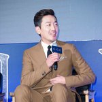 갈색 수트입은 하배우님