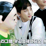[시우민] 시우민 <b>조형물</b>이랑 넘  친해