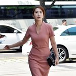 <b>송윤아</b>, 하객룩 취향저격