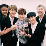 [방탄소년단] 오늘 <b>첫</b> 1위 한지 1년째 되는 날