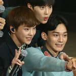 [시우민] 시우민 일본에서도 <b>양손</b>동기화>.<