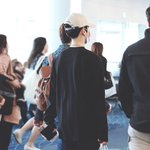 [백현] 백현이 <b>공항</b>에서 텔라텔라 걷는다