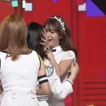 [드루와] 오늘자 엠카운트다운 1위한 트와이스와 <b>소미</b>