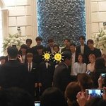 흰 옷 입고 결혼식 간 <b>웬디</b>
