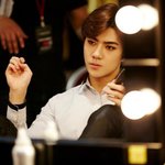 [세훈] 오배우 거울보는중