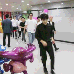 [EXO] 남친 너무 바빠서 뛰어가먄서 <b>살짝</b> 웃어주기밖에못해준다고