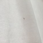 [조언부탁] <b>새</b> <b>옷</b>을 샀는데 뭐가 묻었어요