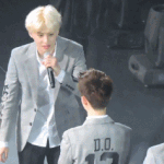 [EXO] 경수는 좋겠다 준면이가 <b>하트</b>날려줘서