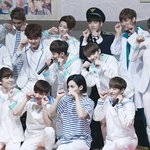 [세븐틴] 예 제가 바로 2주 <b>연속</b> 1위 가수 세븐틴 덕후 캐럿입니다...
