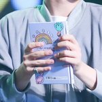 [세븐틴] 무대에 썼던 <b>책</b>중에 이거