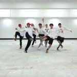 [방탄소년단] 심심해서 뒹굴고있는 한 아미의 <b>발캡쳐</b>