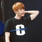 [백현] 백현이 <b>노래</b> 듣는데