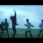 [방탄소년단] 태태앱 뮤비 감상중 태형이 살 노출/